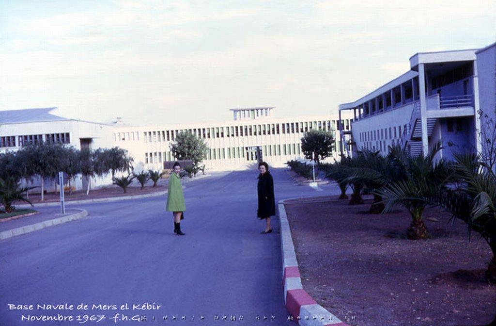 MERS EL KEBIR B UNE ALLE DE LA BASE 1967.jpg